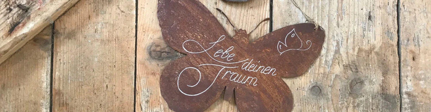 Text zum Holzschmetterling von Pferdepension und Zucht