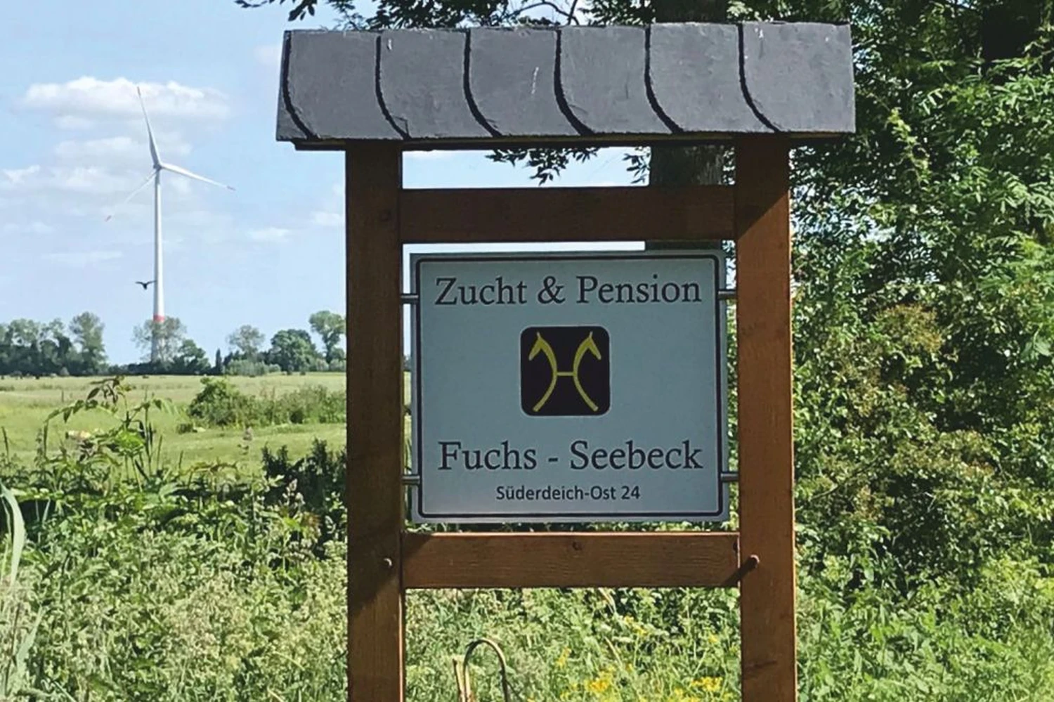 Pferdezucht („Zucht“) und Pferdepension („Pension“).